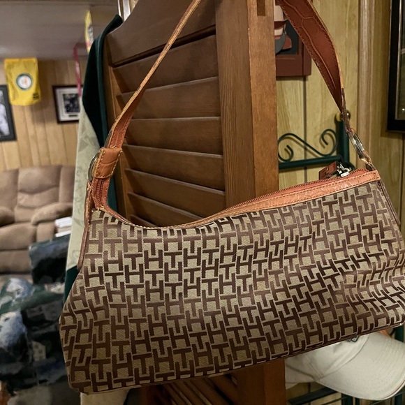 Small Tommy Hilfiger purse - Picture 2 of 8